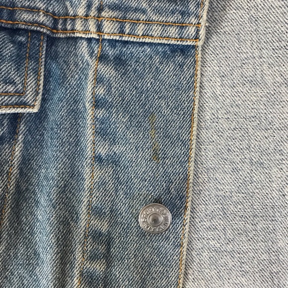 Calvin Klein Men's Light wash Trucker Denim Jacket Never worn like New! - Picture 8 of 10